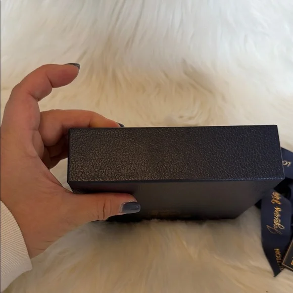 Louis Vuitton Blue and Gold Gift Box with Ribbon - Picture 10 of 13